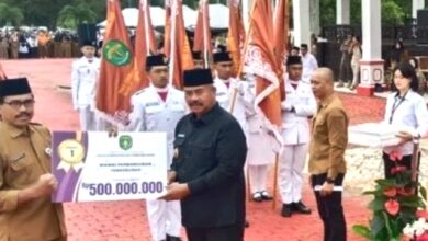 penyerahan panji keberhasilan kukar