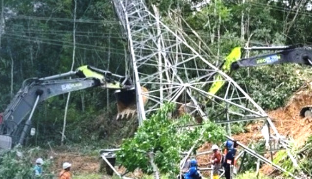 Tower Transmisi Muara Badak-Teluk Pandan Roboh