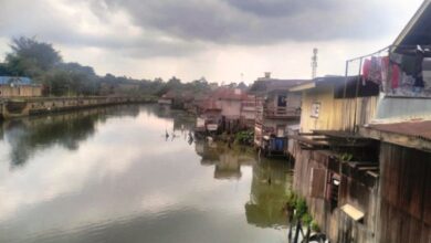 bantaran Sungai Karang Mumus