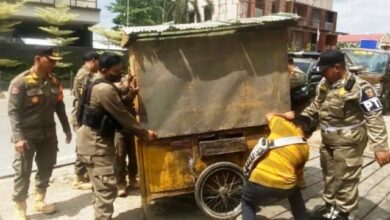 Satpol PP Samarinda terbitkan di Jalan Lambung Mangkurat