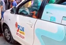 bocah 5 tahun bawa mobil PLN