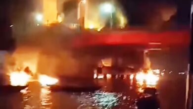 kapal jukung terbakar di Sungai Musi