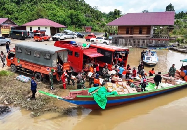 distribusi bantuan korban banjir mahakam ulu