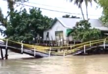 Jembatan Desa Teluk Sumbang Berau Ambruk