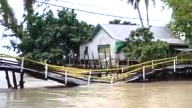 Jembatan Desa Teluk Sumbang Berau Ambruk