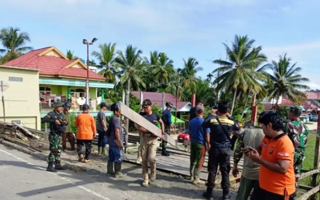 pembangunan poskamling di Longkali Paser