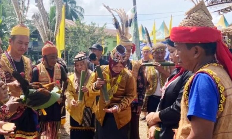 acara adat Bekudung Betiung