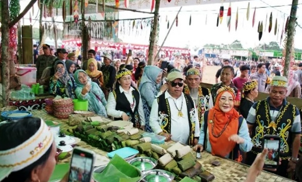 Festival Budaya Meja Panjang Kampung Merasa