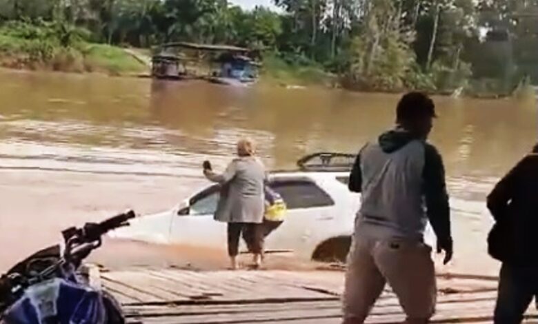 mobil kapolsek tercebur ke sungai