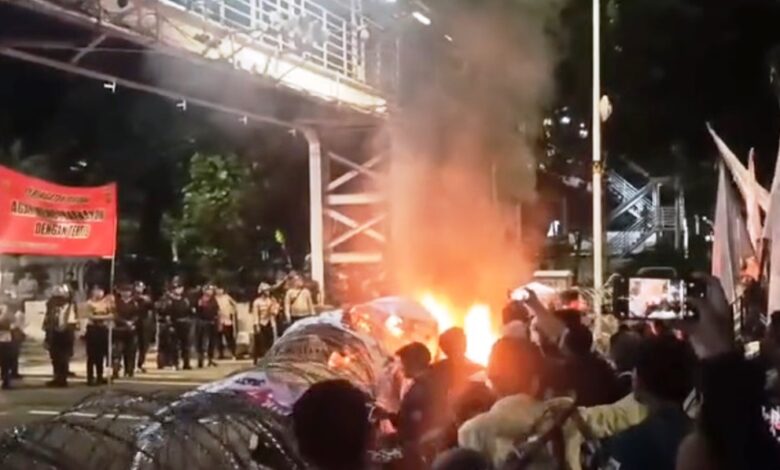 bentrok mahasiswa vs polisi