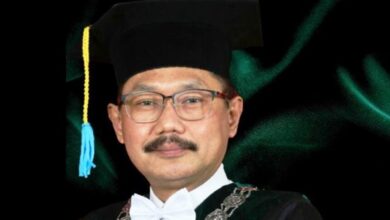 Dekan FK Unair Prof. Budi Santoso