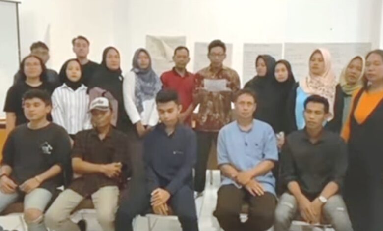 warga sumber sari tolak tambang