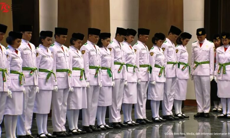 lepas hijab paskibraka
