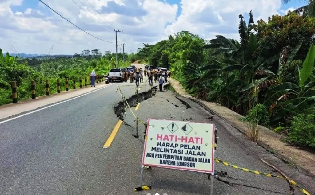 jalan longsor Berau