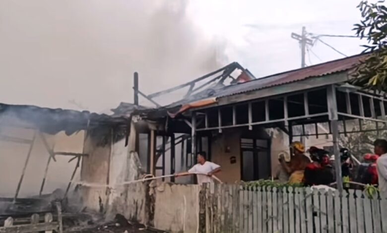 mobil Damkar tabrak motor