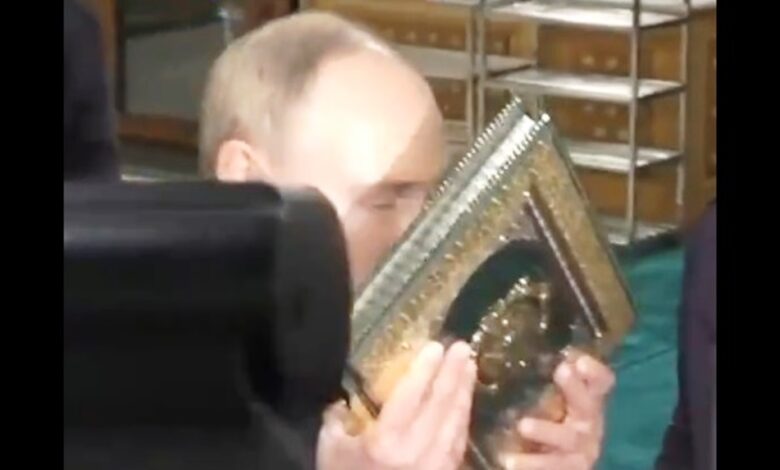 Vladimir Putin cium alquran