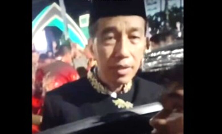 Selfie dengan Jokowi