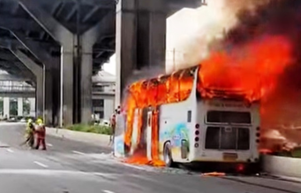 bus thailand terbakar