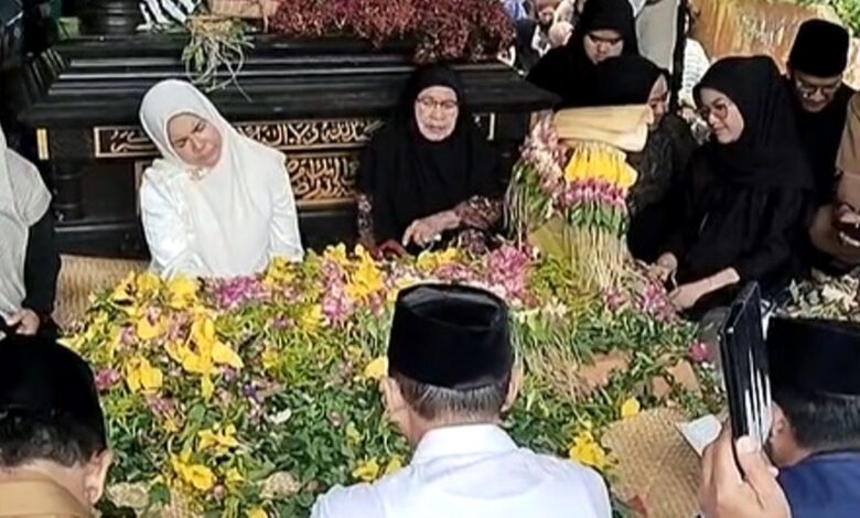 pemakaman Awang Faroek Ishak