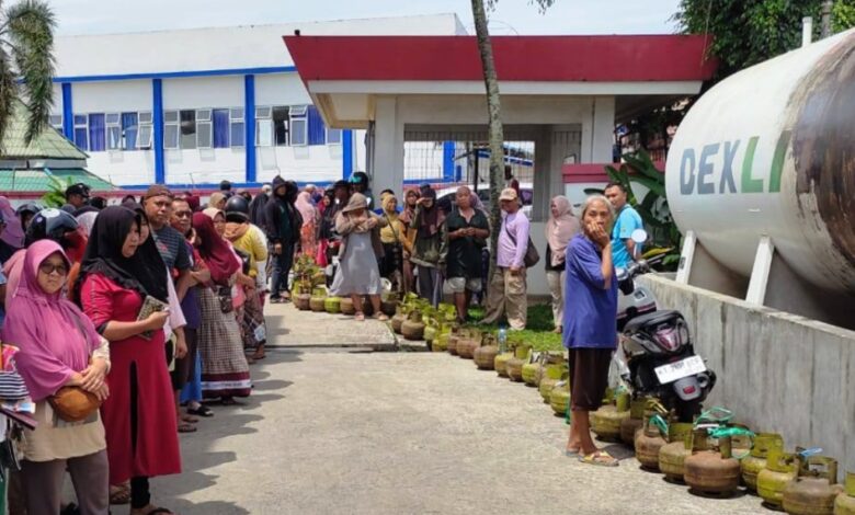 antrean gas elpiji subsidi