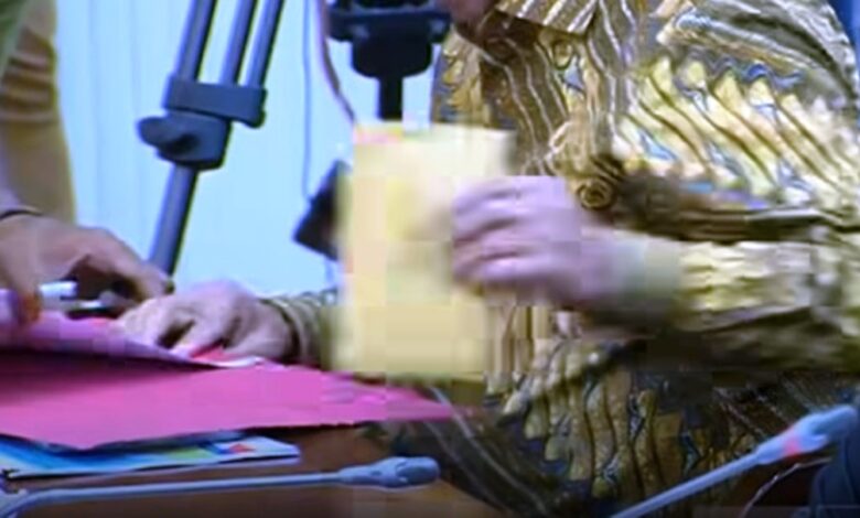 anggota DPR terima amplop