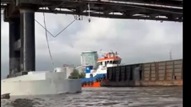 insiden jembatan mahakam ditabrak tongkang