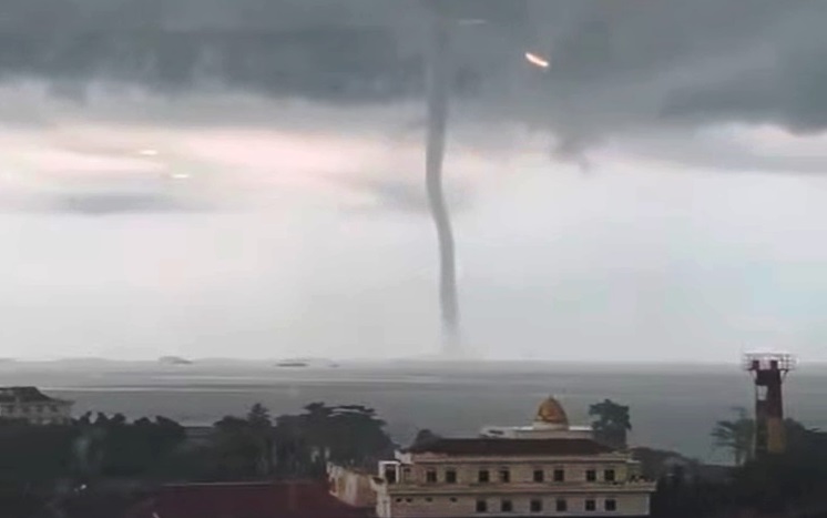 waterspout Teluk Balikpapan