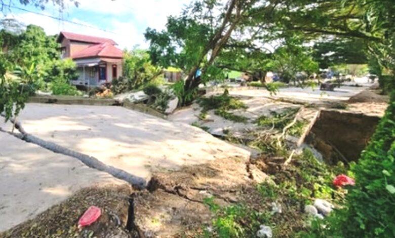 Jalan nasional HAM Rifaddin amblas