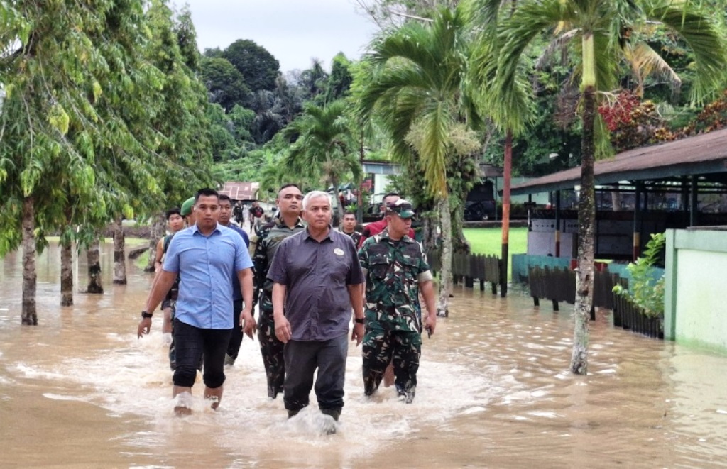 banjir Yonif 611/Awang Long