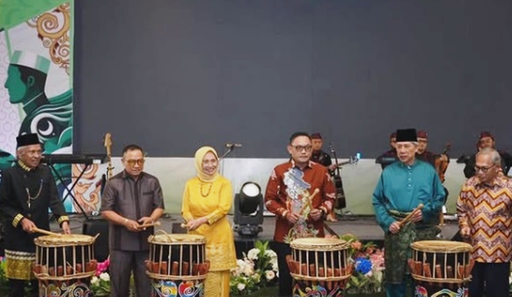 Dialog Serantau Borneo Kalimantan