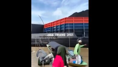 ponton batubara hantam rumah warga