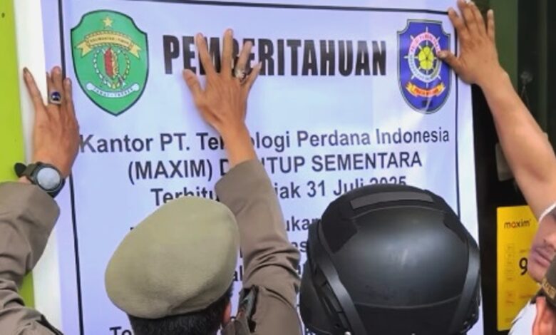 segel kantor Maxim Samarinda