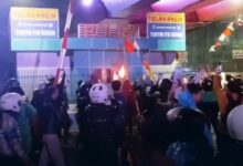 pos polisi dibakar