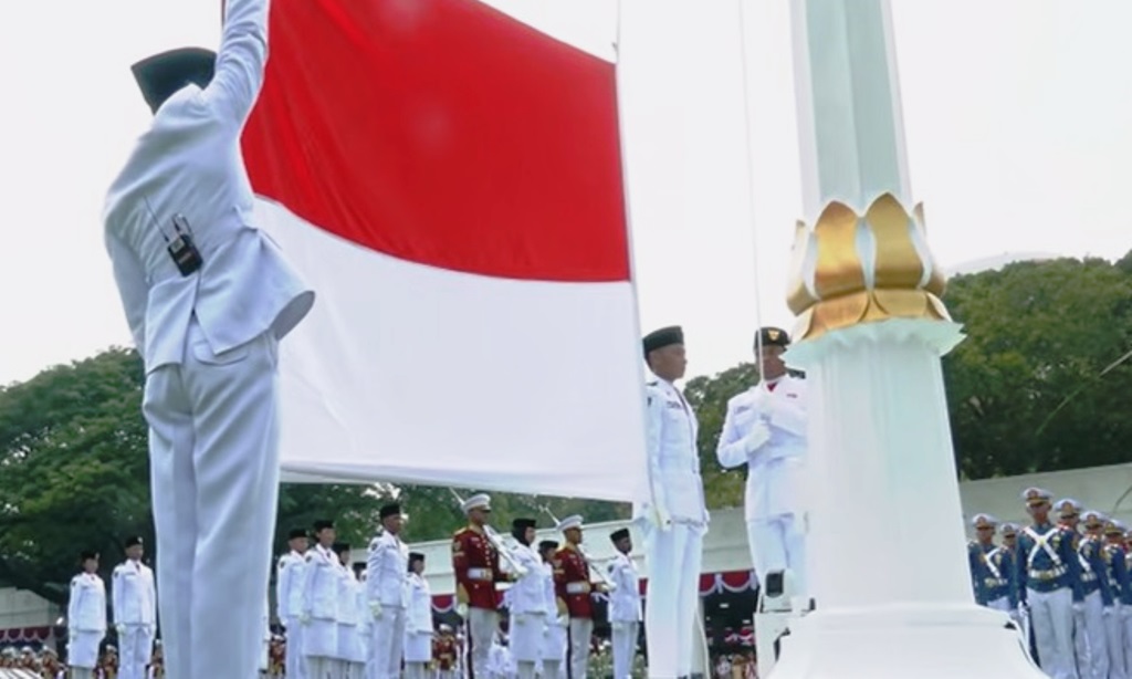 pengibaran bendera merah putih