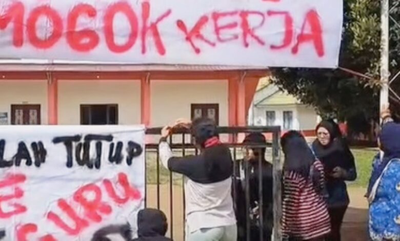 mogok kerja guru Kutai Barat