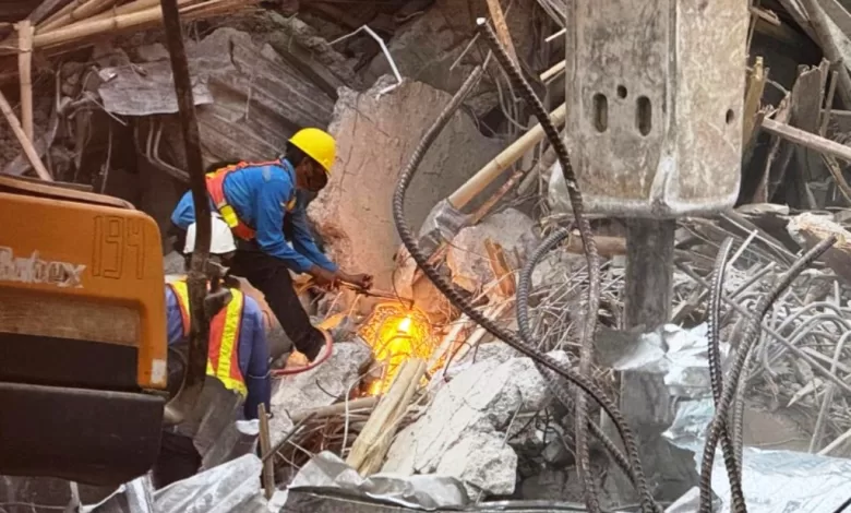 evakuasi korban musala Ponpes Al Khoziny