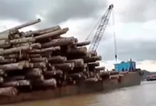 buruh kayu tenggelam Sungai Mahakam