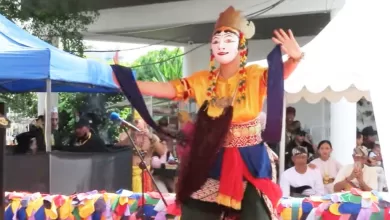 Tari Topeng Raden Gunung Sari