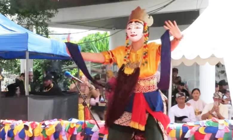 Tari Topeng Raden Gunung Sari