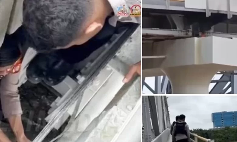 polisi padamkan api Jembatan Mahakam