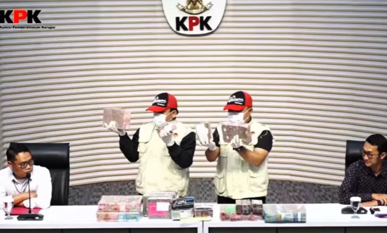 Bupati Pati tersangka