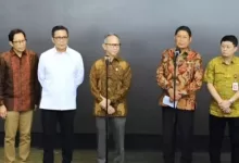 Kepala OJK mundur