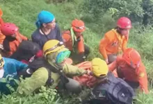 evakuasi korban pesawat ATR