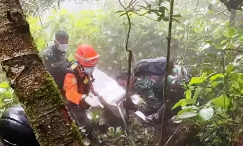 evakuasi korban pesawat atr