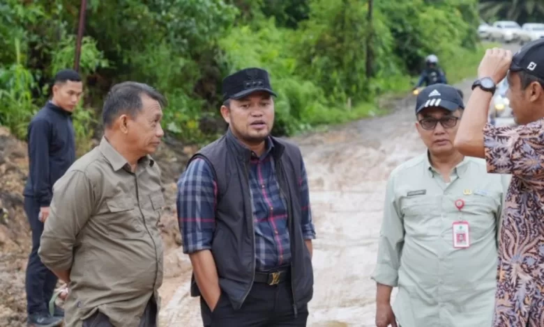 jalan nasional Kubar rusak