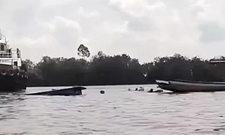 kapal feri karam Sungai Mahakam