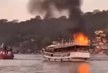 kebakaran kapal wisata