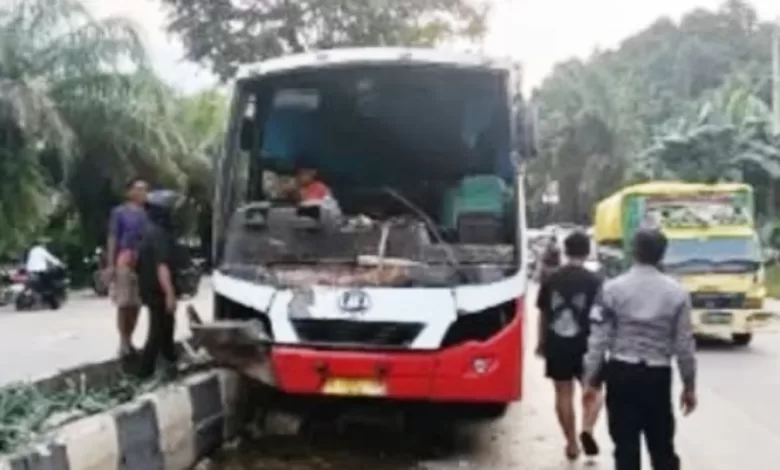 kecelakaan bus samarinda