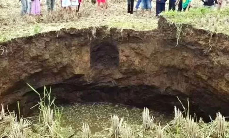 sinkhole sumbar