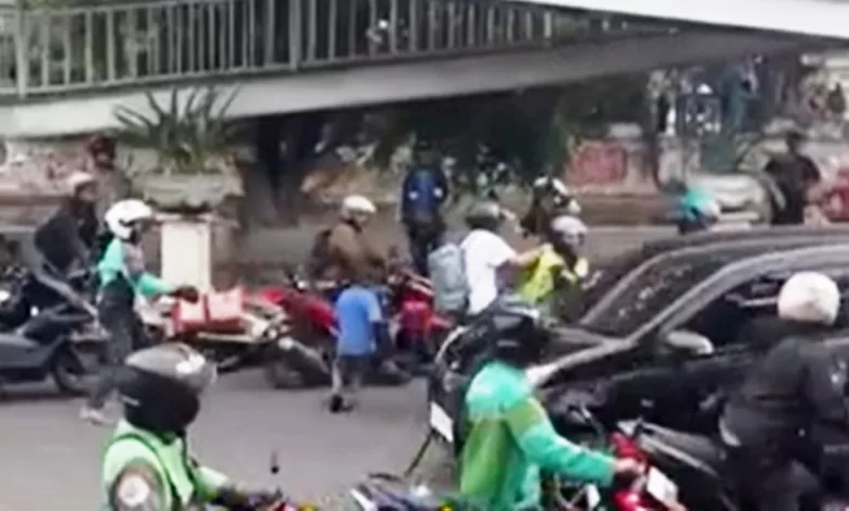 viral mobil ugal-ugalan jakarta